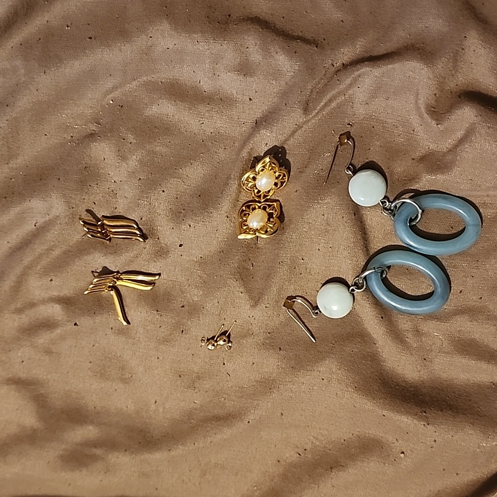 Costume Earrings (J21)